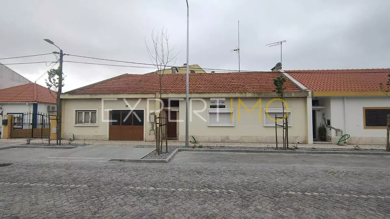 (1)Moradia em Xisto com Licença de Alojamento Local situada na Freguesia de Sameiro no Concelho de Manteigas