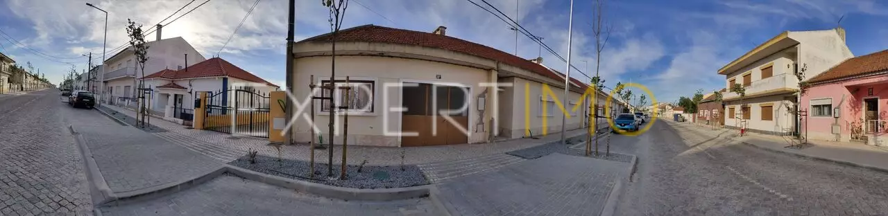 (14)Moradia em Xisto com Licença de Alojamento Local situada na Freguesia de Sameiro no Concelho de Manteigas