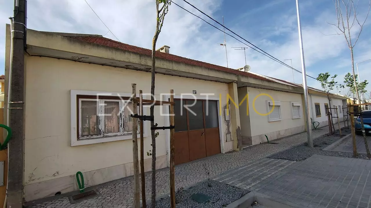 (2)Moradia em Xisto com Licença de Alojamento Local situada na Freguesia de Sameiro no Concelho de Manteigas