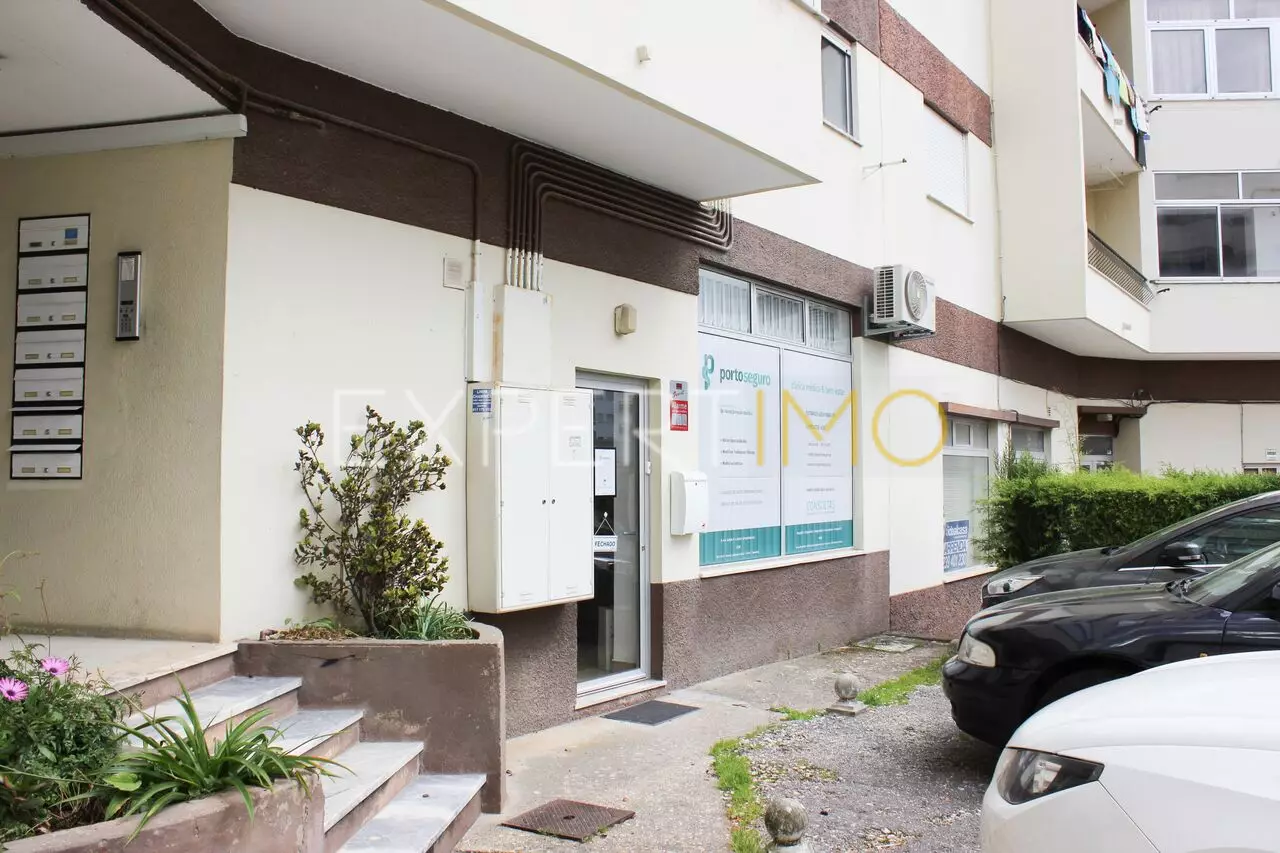 (2)Clínica Médica com 3 gabinetes renovada à venda na Apolónia em Coimbra