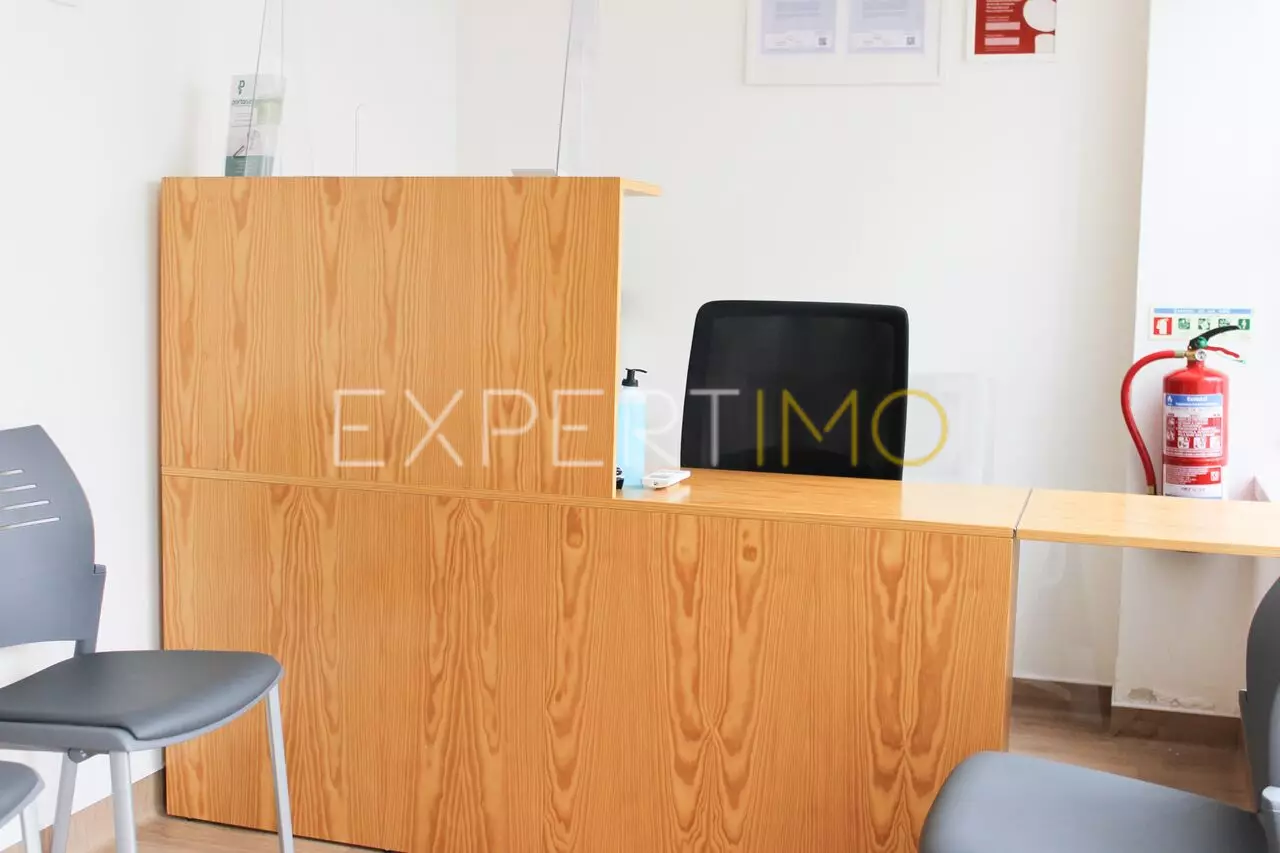 (4)Clínica Médica com 3 gabinetes renovada à venda na Apolónia em Coimbra