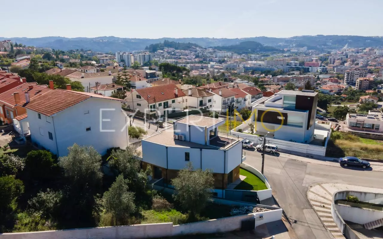 (8)Moradia T4 LUXO Isolada NOVA c/ rooftop e garagem para 4 carros, Olivais, Coimbra