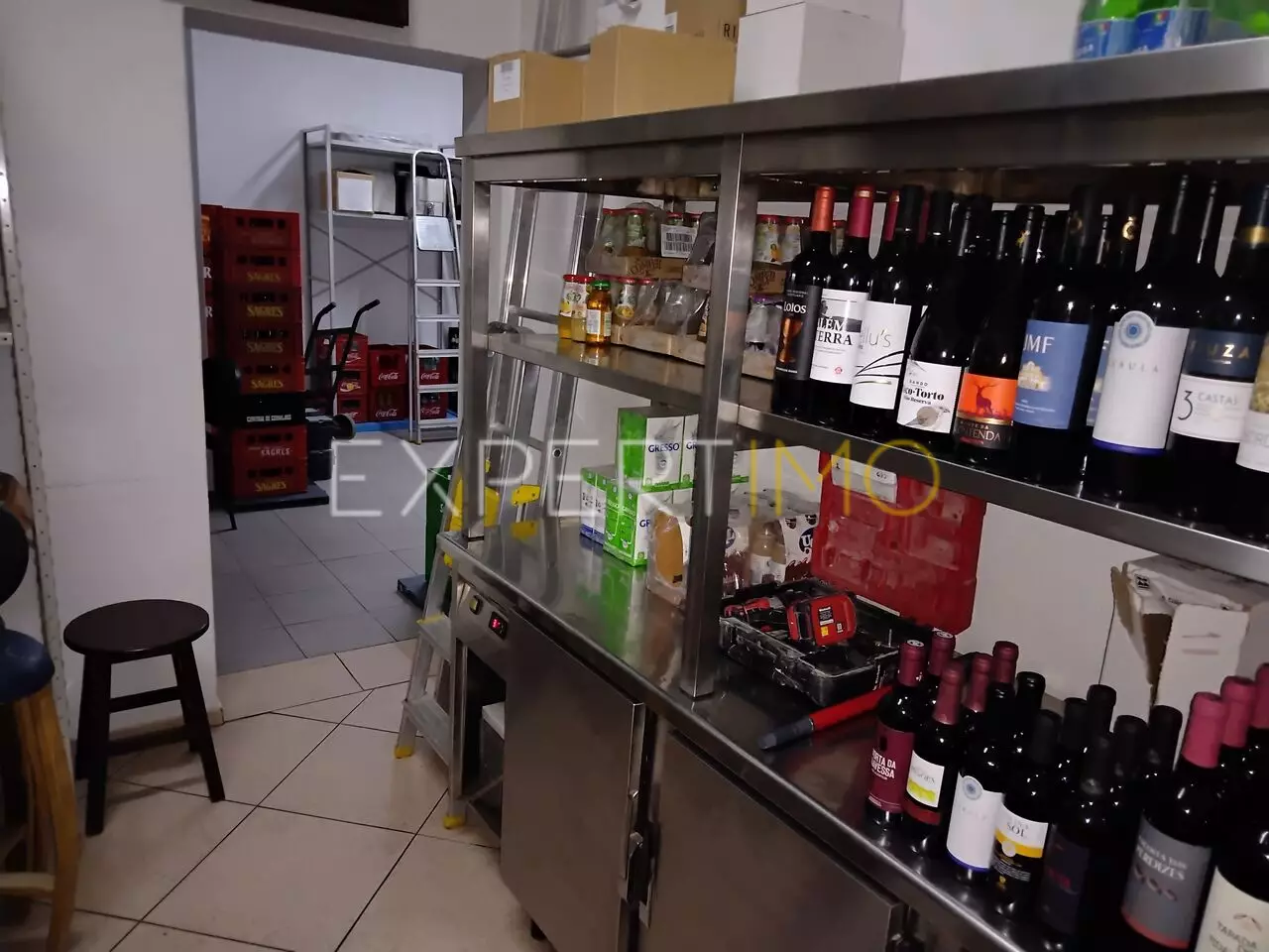 (20)Empreendimento à venda no Carriço (Café - Snack Bar e 3 Lojas)