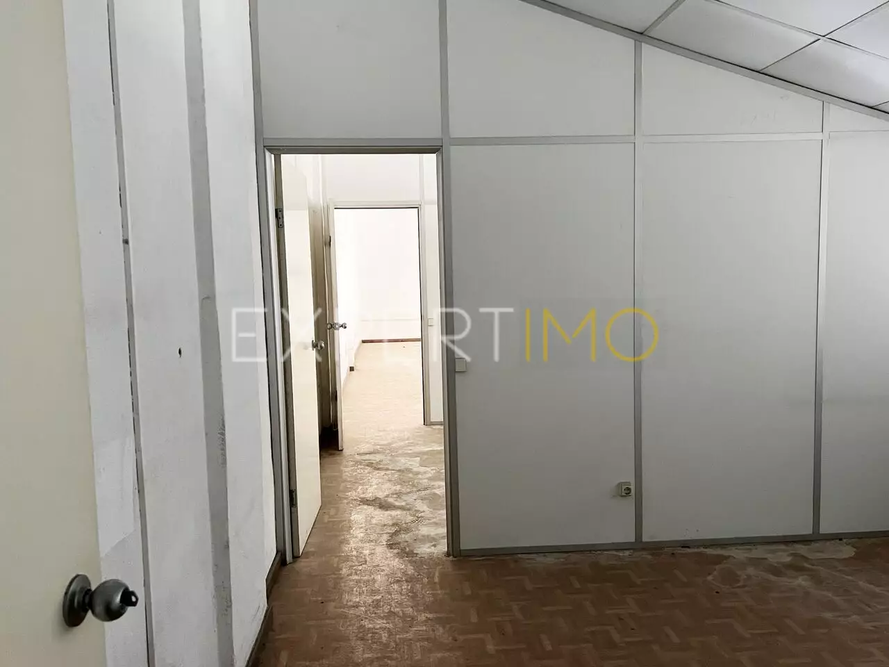 (8)Arrendamento - Armazém c/ 2 andares e 2 casas de banho 283m2 em Taveiro, Coimbra