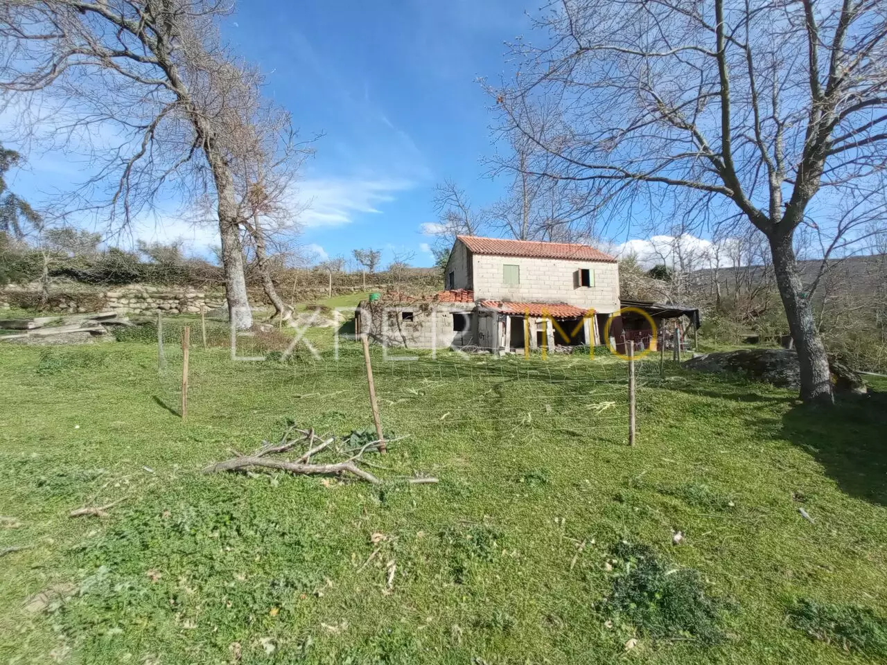 (5)QUINTA RURAL 2,269380 HECTARES, típica quinta portuguesa com casa para reconstrução, pastos verdejantes e árvores de fruto