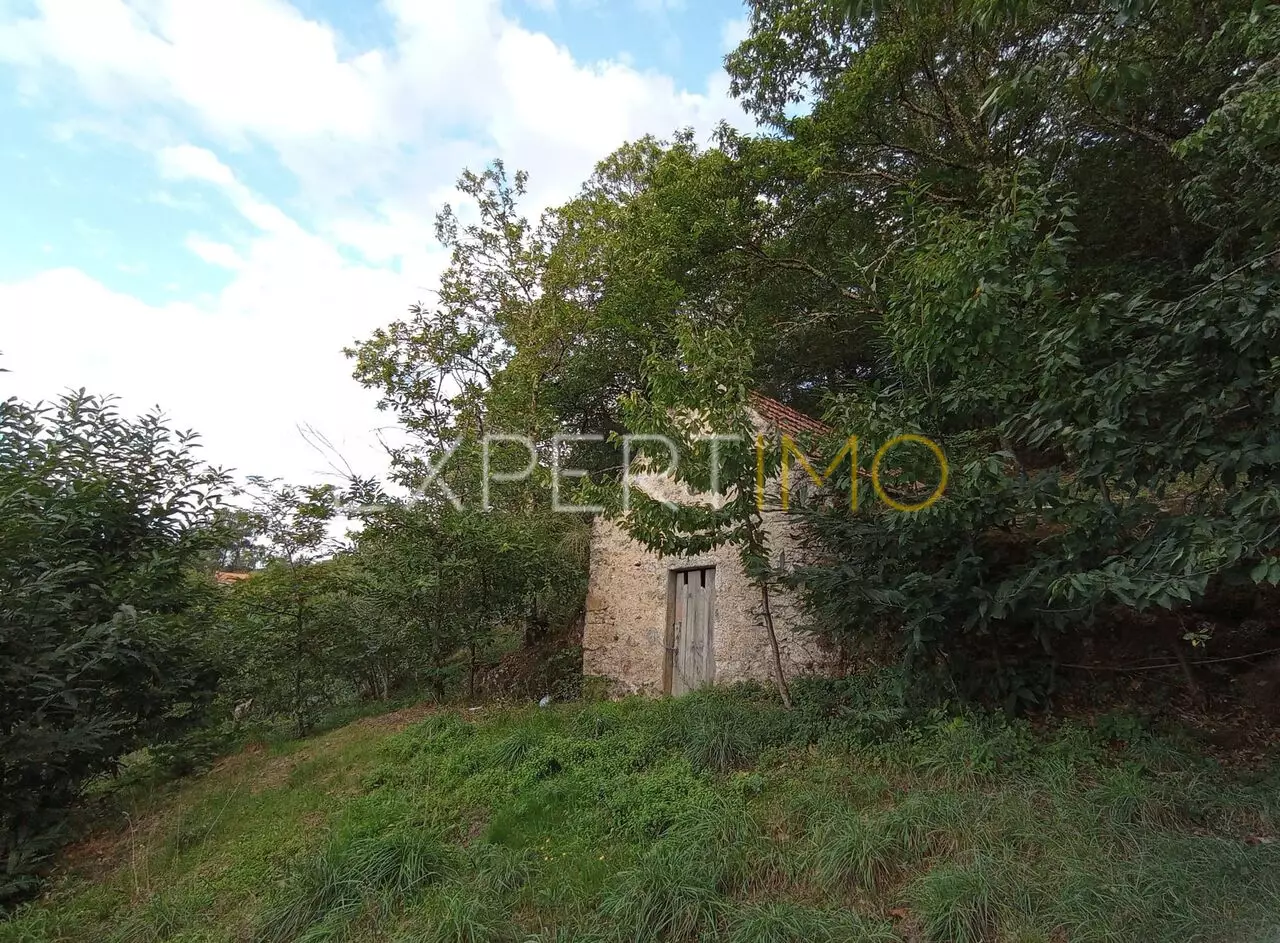 (19)Terreno rústico com casa ade arrumos à venda em São Romão em plena Serra da Estrela