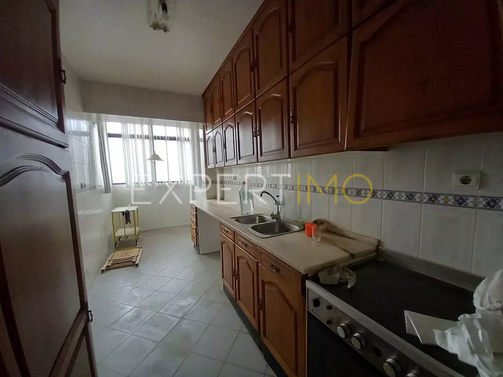 (16)Excelente apartamento remodelado na Costa da Caparica