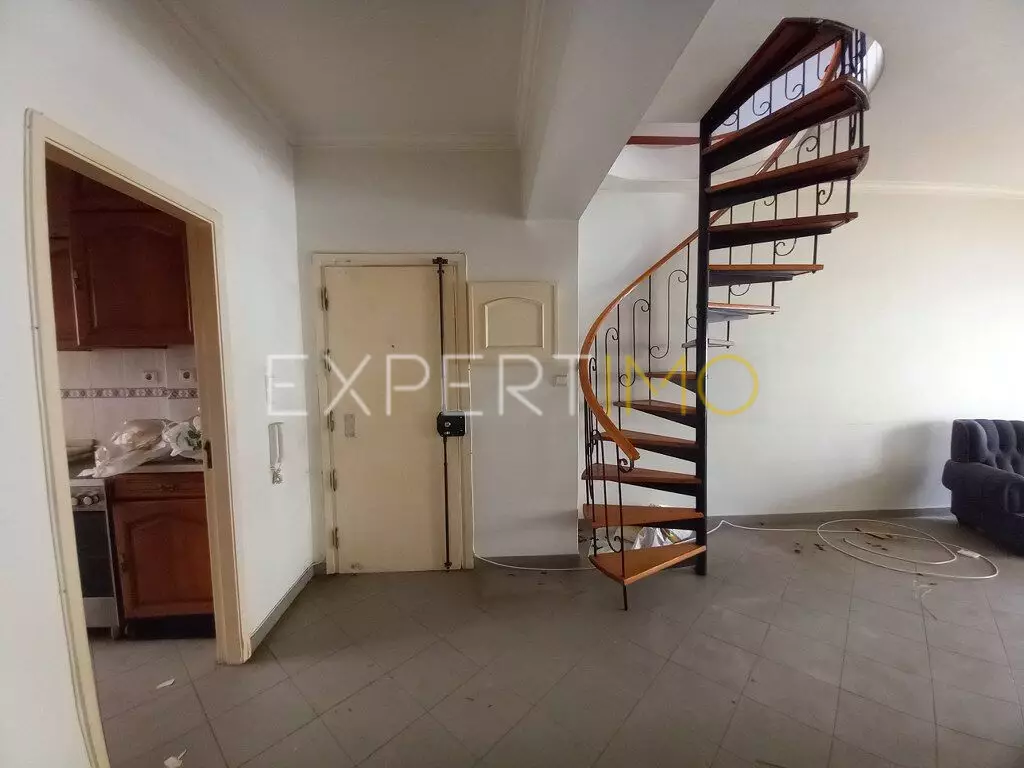 (19)Excelente apartamento remodelado na Costa da Caparica