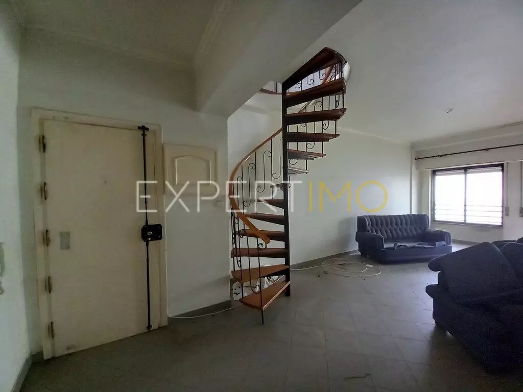 (4)Excelente apartamento remodelado na Costa da Caparica