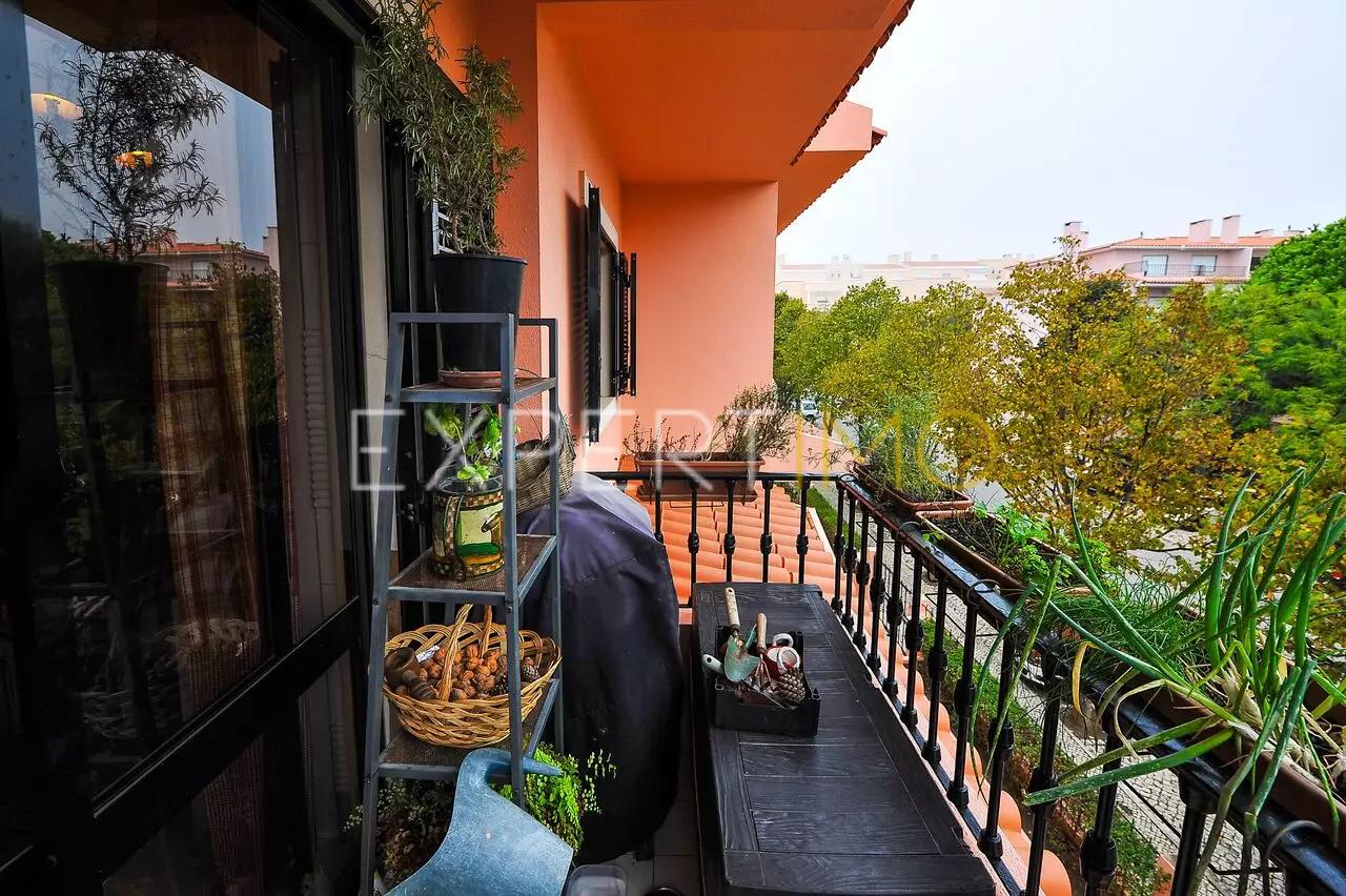 (24)Apartamento T3 duplex 180 m2 vista mar em condomínio c/piscina Costa da Guia