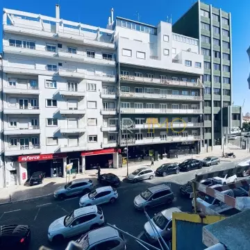 Apartamento T3 para arrendar com 130m² a 200 metros do Instituto Técnico Superior de Lisboa - 1