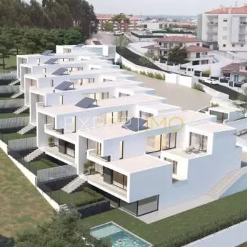 Condomínio privado em Leiria com moradias T4 com jardim - Fração F - 1