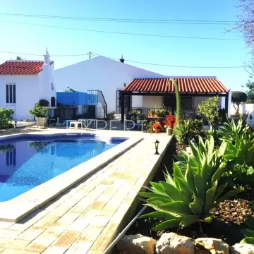 Casa tradicional com piscinas e vistas fantásticas - 1