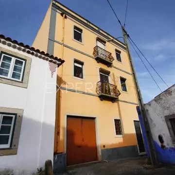 Prédio de 3 pisos com 8 quartos na aldeia da Columbeira, na histórica freguesia de Roliça - 1